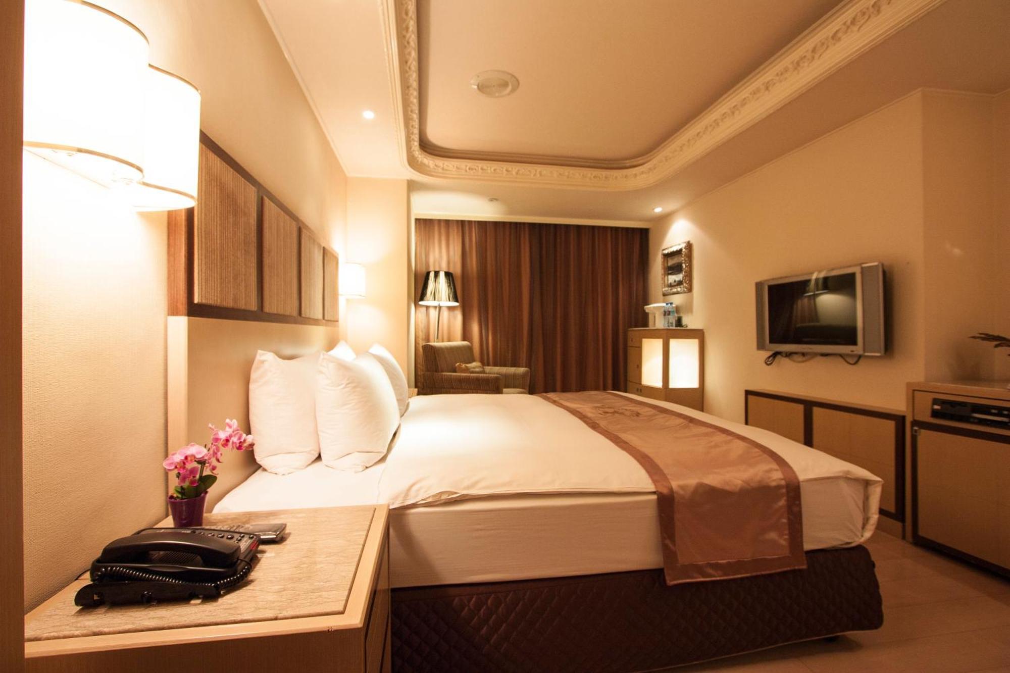Taipei Charming City Hotel Экстерьер фото